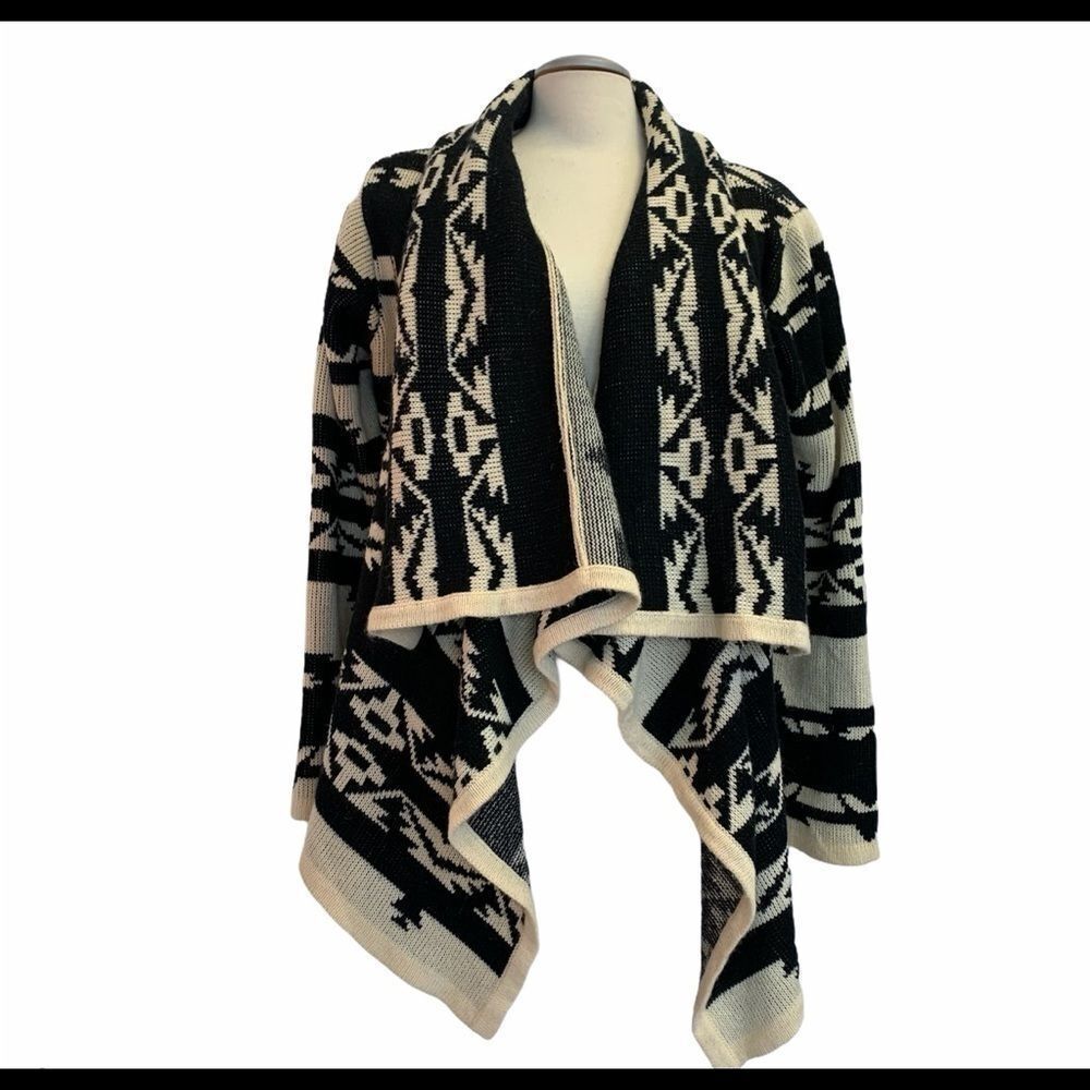 Moon collection black cream sweater size XL